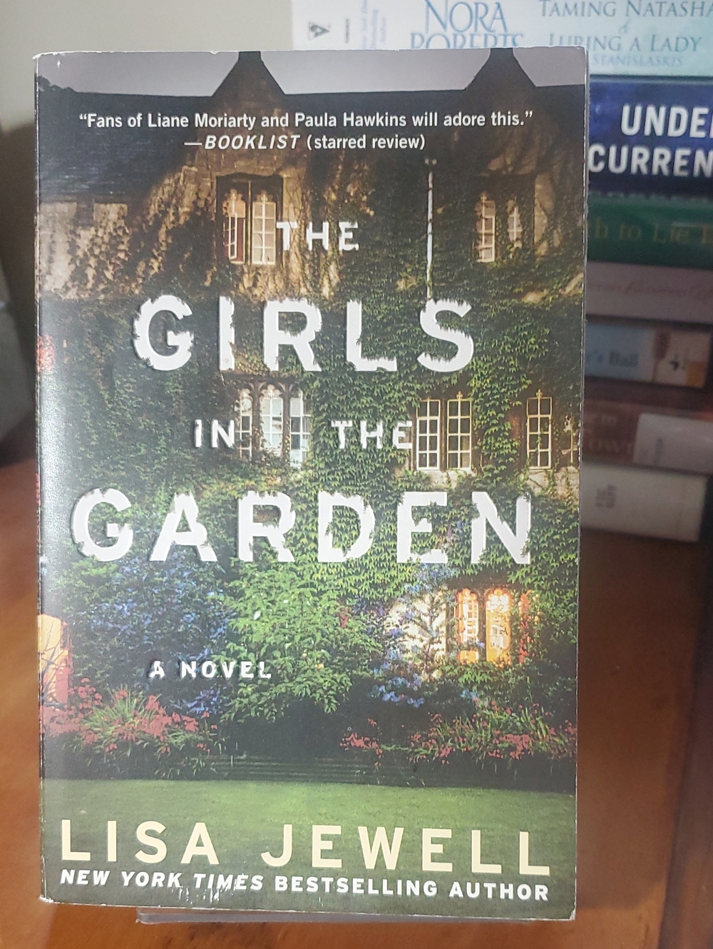 The Girls in the Garden by Lisa Jewell - Large Paperback Novel - Green Cover